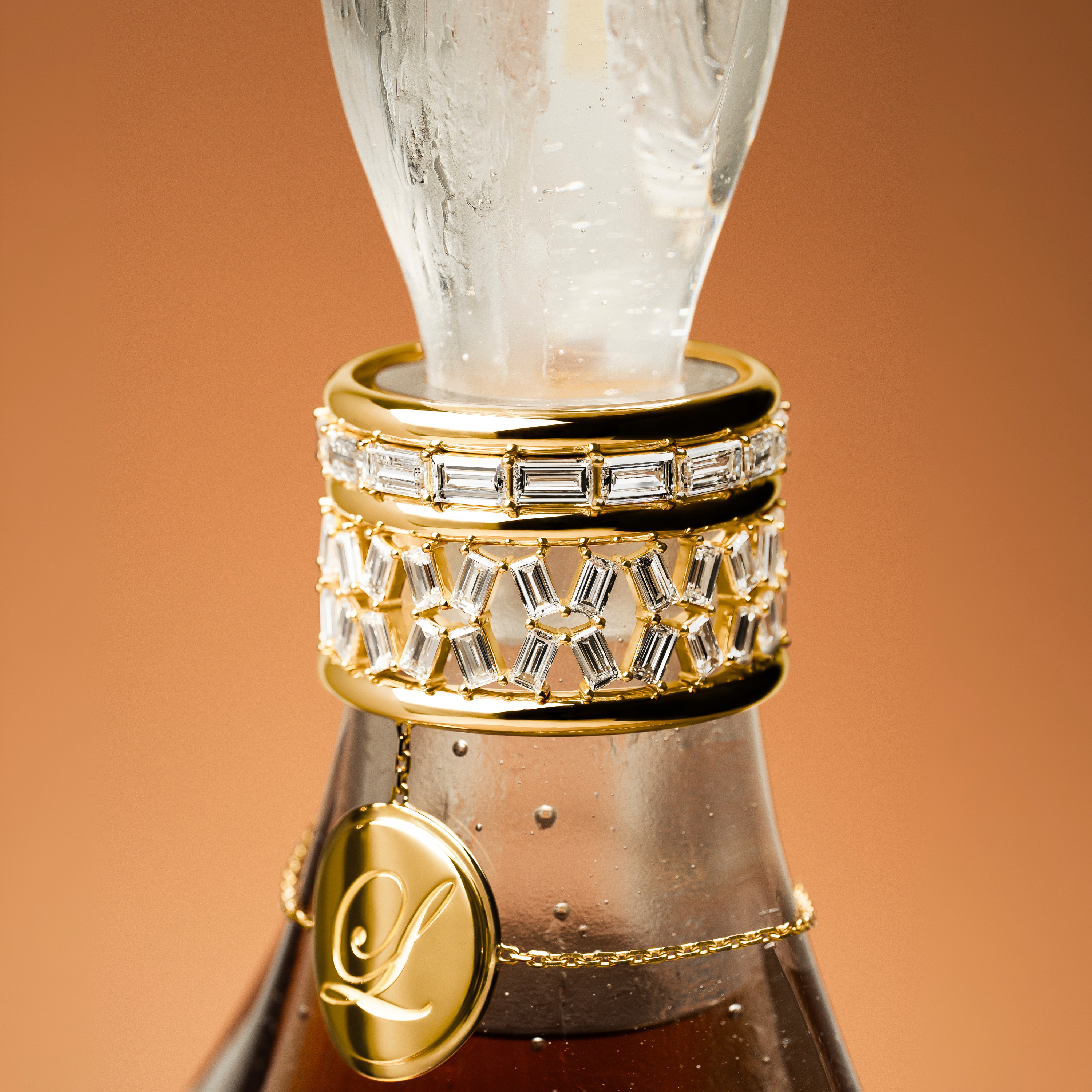 Une création de haute joaillerie pour la bouteille de rhum la plus chère du monde