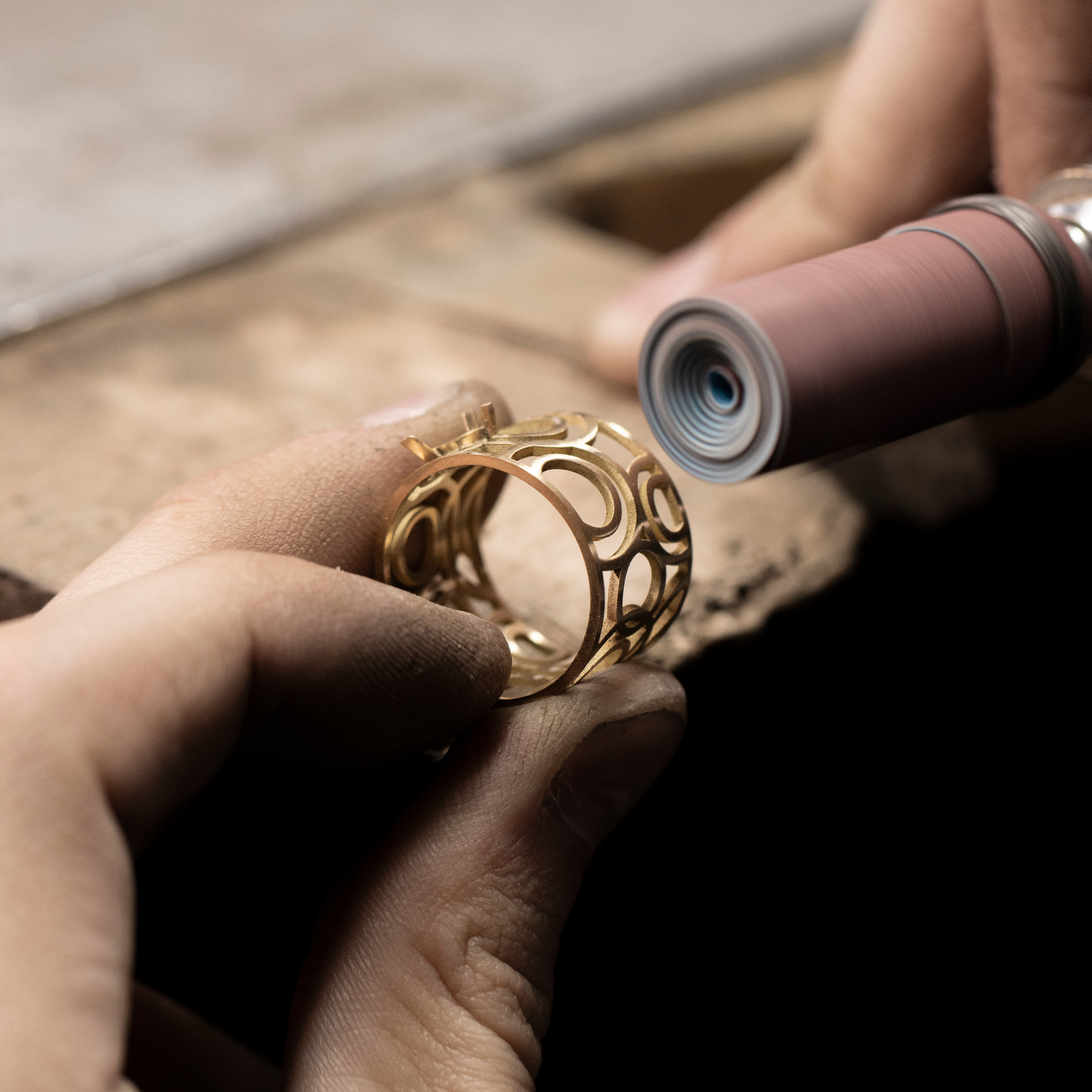 Comment est fabriquée une pièce de joaillerie ? Les artisans derrière chaque création